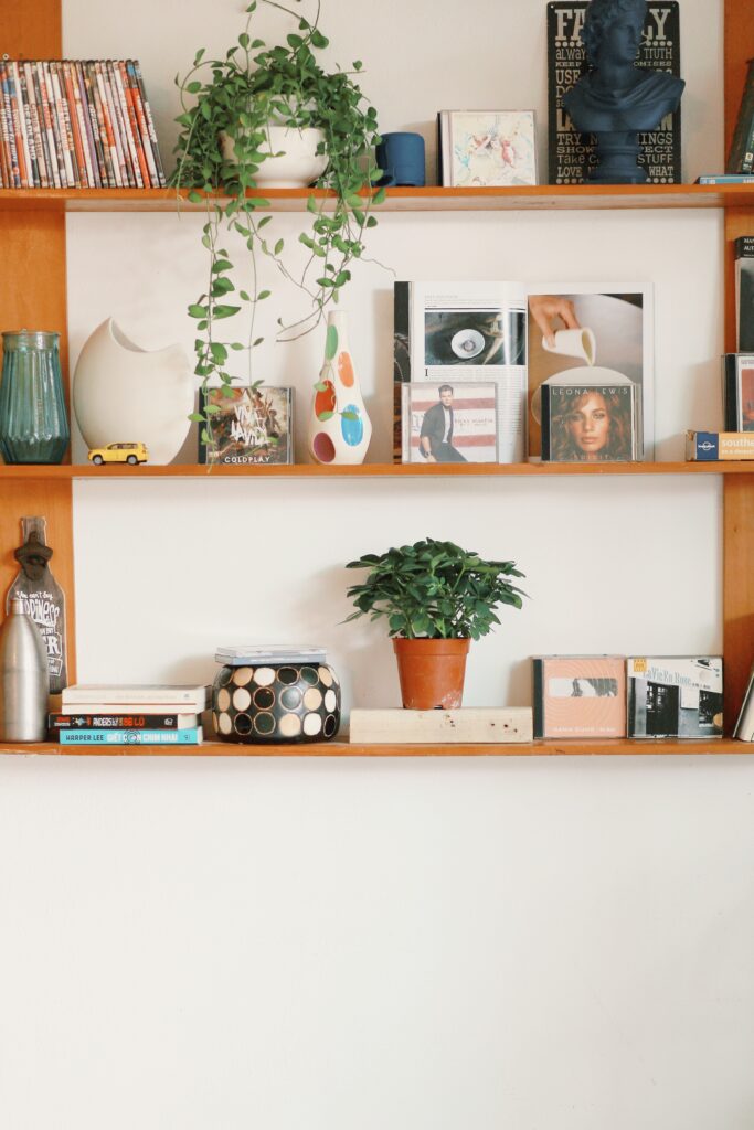 how to style shelves in bedroom