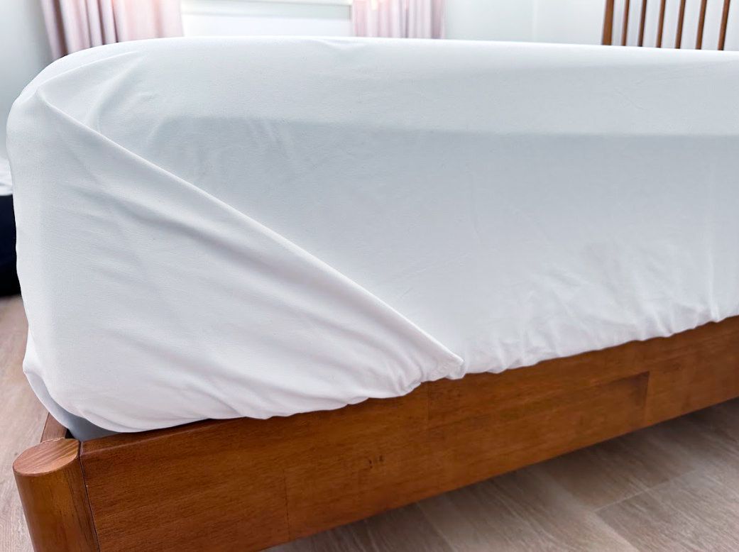 How to dress a bed with a footboard